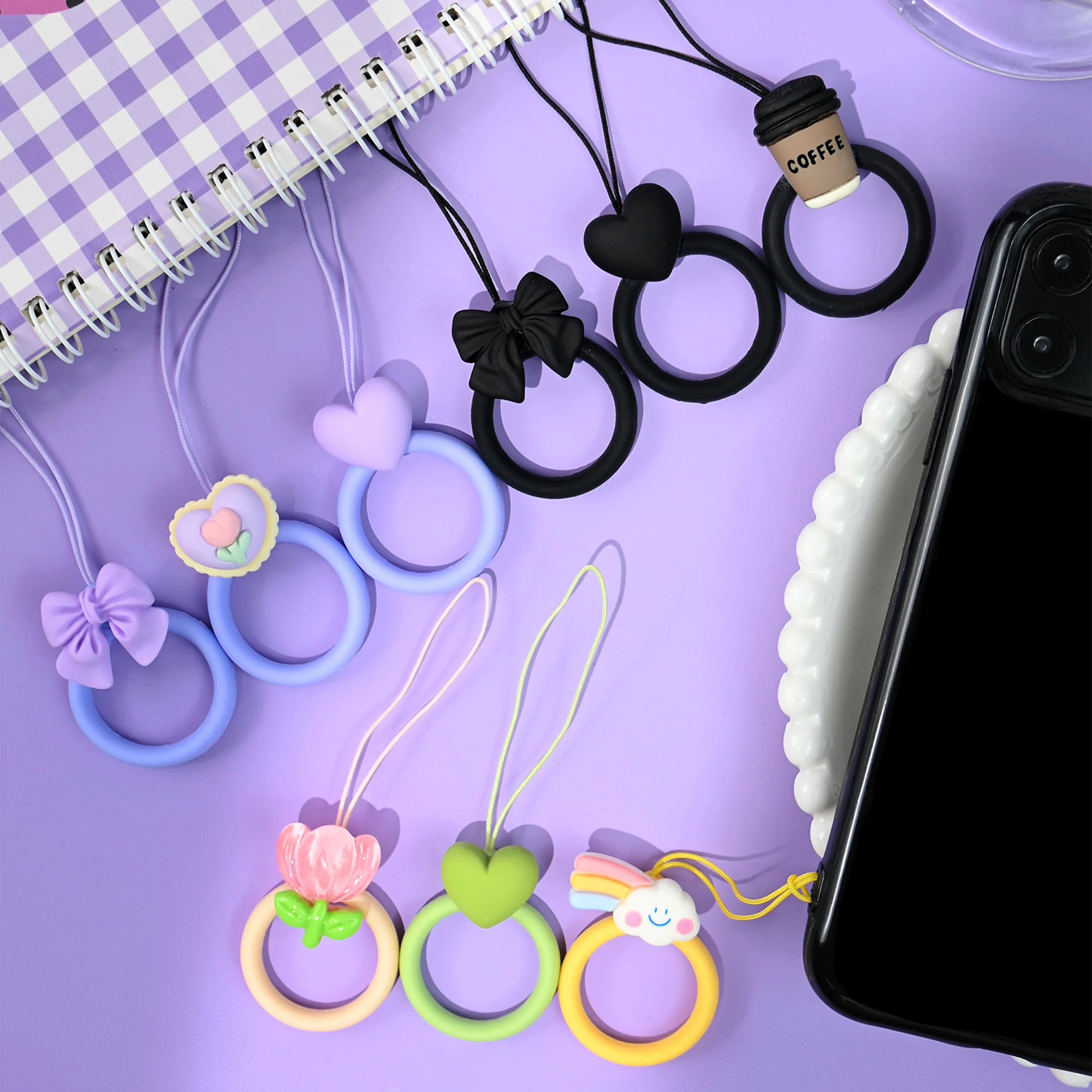 スマホの後ろにつけるやつ：ストラップリング付き吊り下げアクセサリーの実用性と使い方