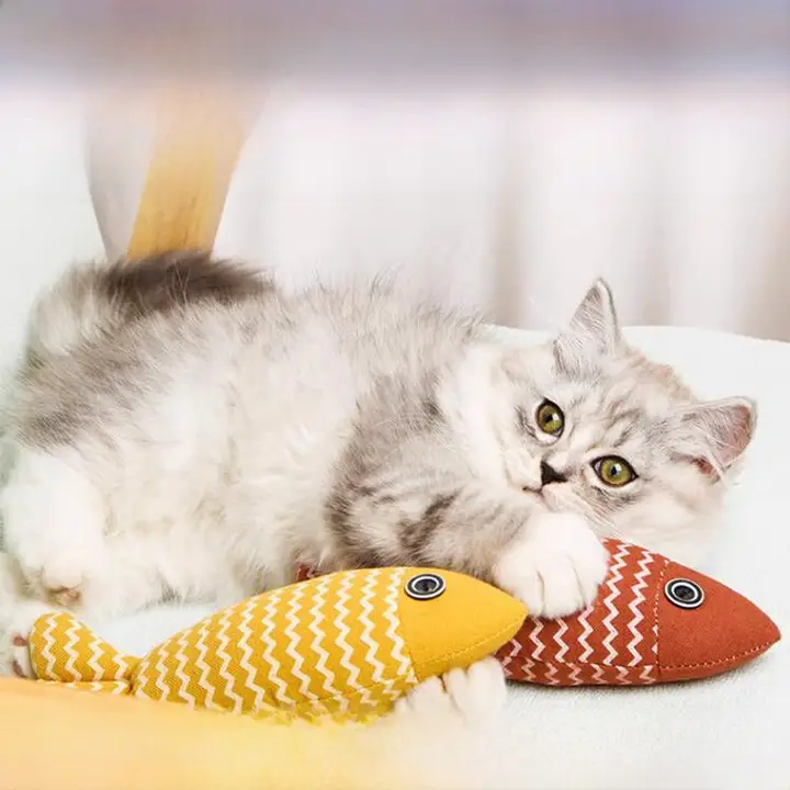 猫用おもちゃ【猫ミント入り・リアルな魚デザイン・遊び心満載】