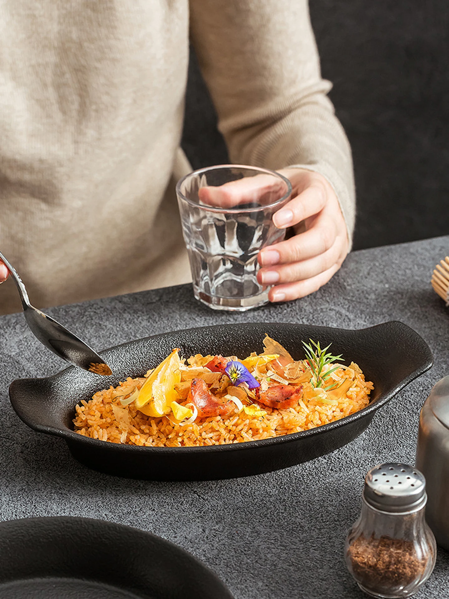 「キャセロール」に似たアイテムで失敗しない盛り付けは？