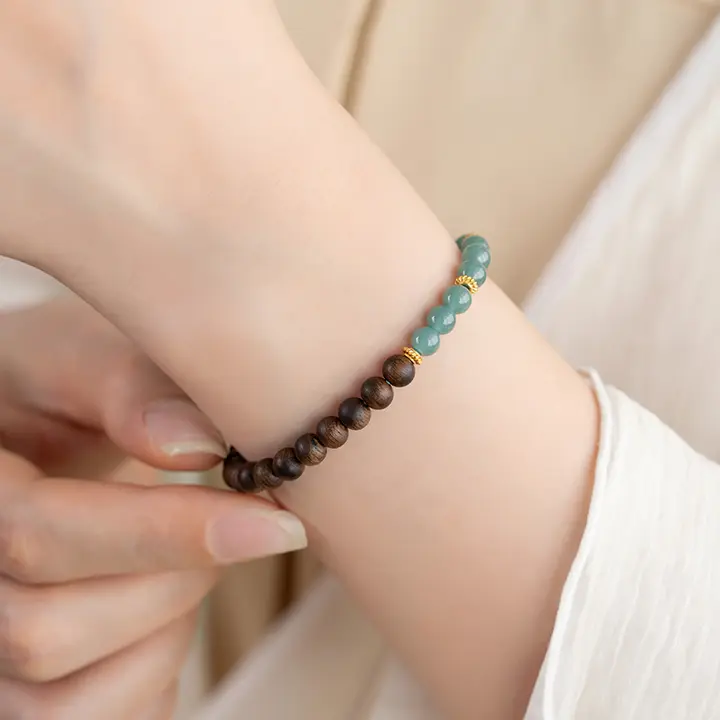 高級感のある沈香手串【翡翠ビーズ・檀木・ソフトシルク】