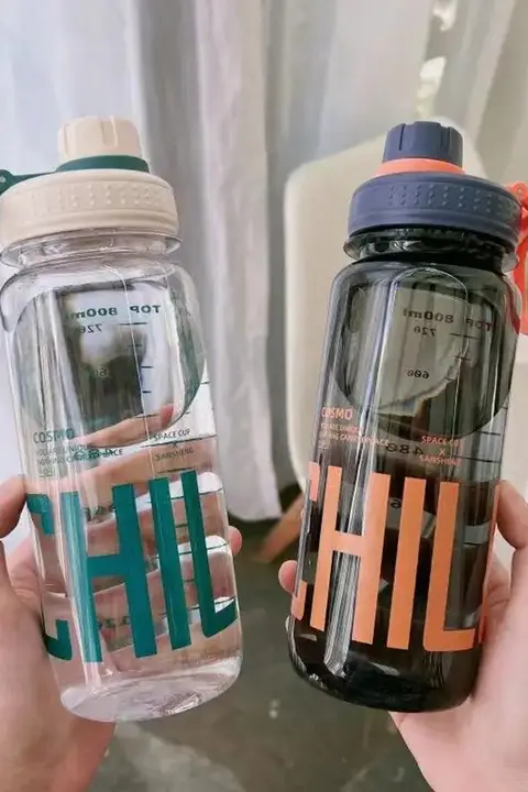 高いデザインの学生用スポーツ水筒【クリエイティブな宇宙型・プラスチック製・ミニマリストデザイン】