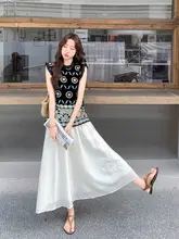 花柄刺繍ノースリーブトップスとスカート【夏のリゾートスタイル・流行の二点セット】（セットアップ対応）