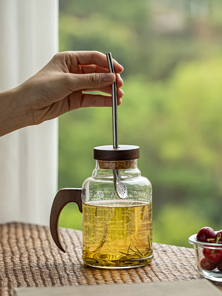 高級感あふれるガラス製水筒500ml：おしゃれで洗いやすいシンプルデザインの実用性解析