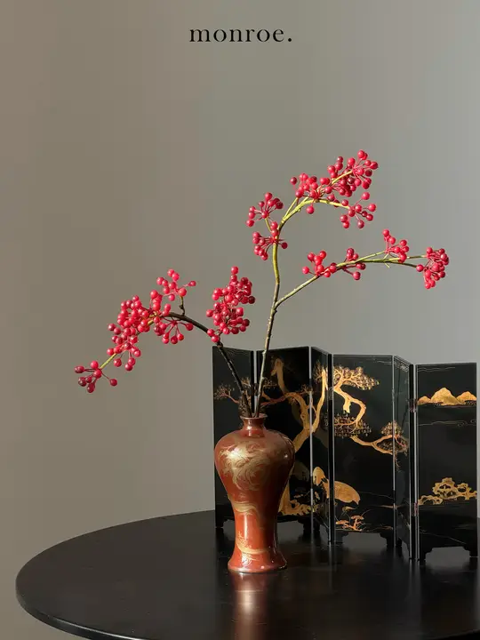 花瓶 花器 陶器 赤 金彩 鹿モチーフ チャイナテイスト 上品 卓上 インテリア 飾り