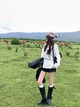 秋にピッタリなホワイトのゆったり長袖Tシャツ【女性用・インナートップス】