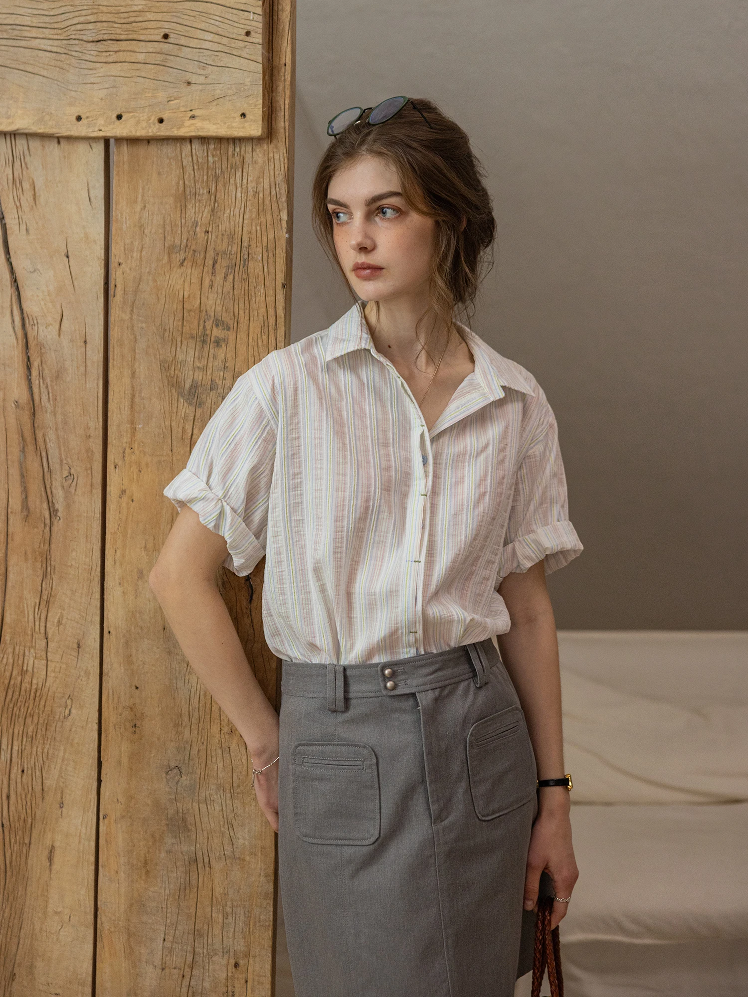 明るい服を選ぶときに迷うなら、この1枚で解決できる？