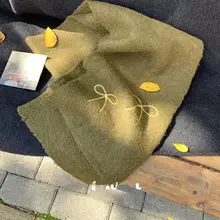 極上の柔らかさの刺繍入りニットスカーフ【リボンデザイン・秋冬用・保温性・女性用】