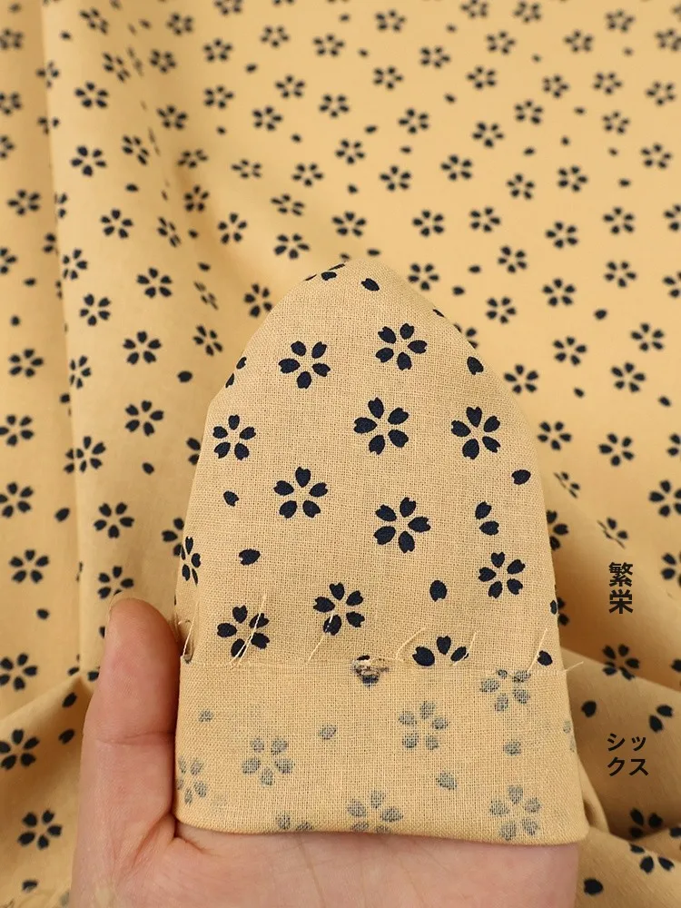 桜の花びらデザインの和風エプロン：日本製コットンで作る自然な手作り感
