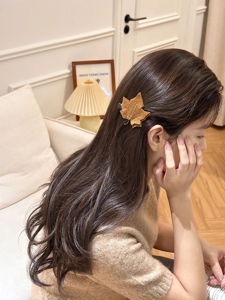 スリックバック 髪型に必要なスタイリングツールとしてのサイドリーフバングヘアクリップ