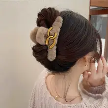 秋冬用 メタル風ファー付きレターヘアクリップ【大サイズ・シャーククリップ・グラブクリップ】
