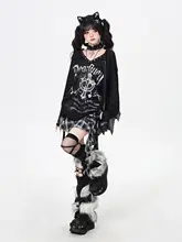ユニークデザインのVネック長袖Tシャツ【春秋用・フィット】