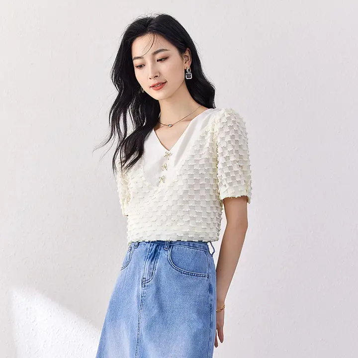 シンプルなVネック透かしチェック柄シフォンシャツ【女性用・短袖・スタイルアップ】