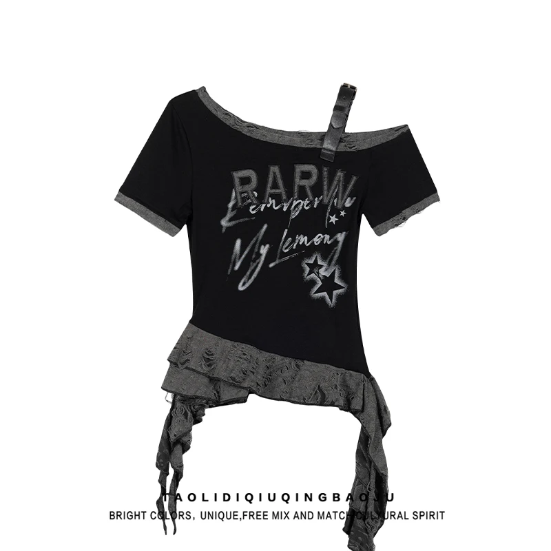 モード系ファッション Tシャツの定義と実際のデザイン：不規則な裾デザインの黒い短袖Tシャツ【女性用・オフショルダー】