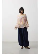 軽やかで透け感のあるオフショルダーシフォンブラウス【モナの調色パレットデザイン】