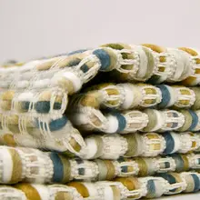 現代的な高級感のあるベージュ色幾何学模様のフリンジ付きソファブランケット【オフィス用・肩掛けに最適】