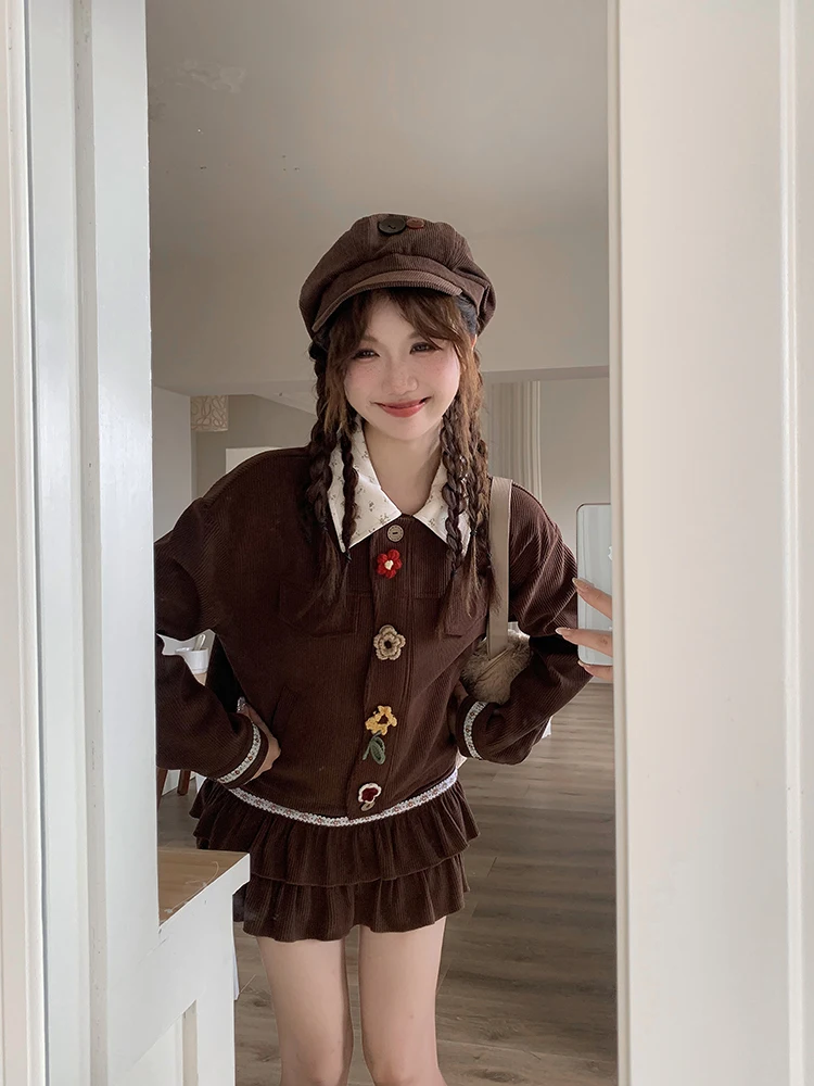 ハンドメイドフラワーレース襟付きジャケットとショートスカートセット：女子向けファッションシステムの実用性と使い勝手