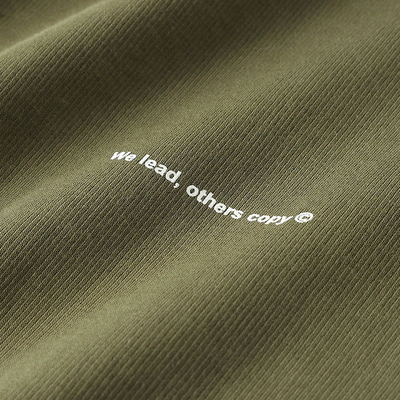 ジャケットとTシャツの組み合わせでダサくならない方法は？アメリカンレトロ風のミリタリーグリーンTシャツが解決する