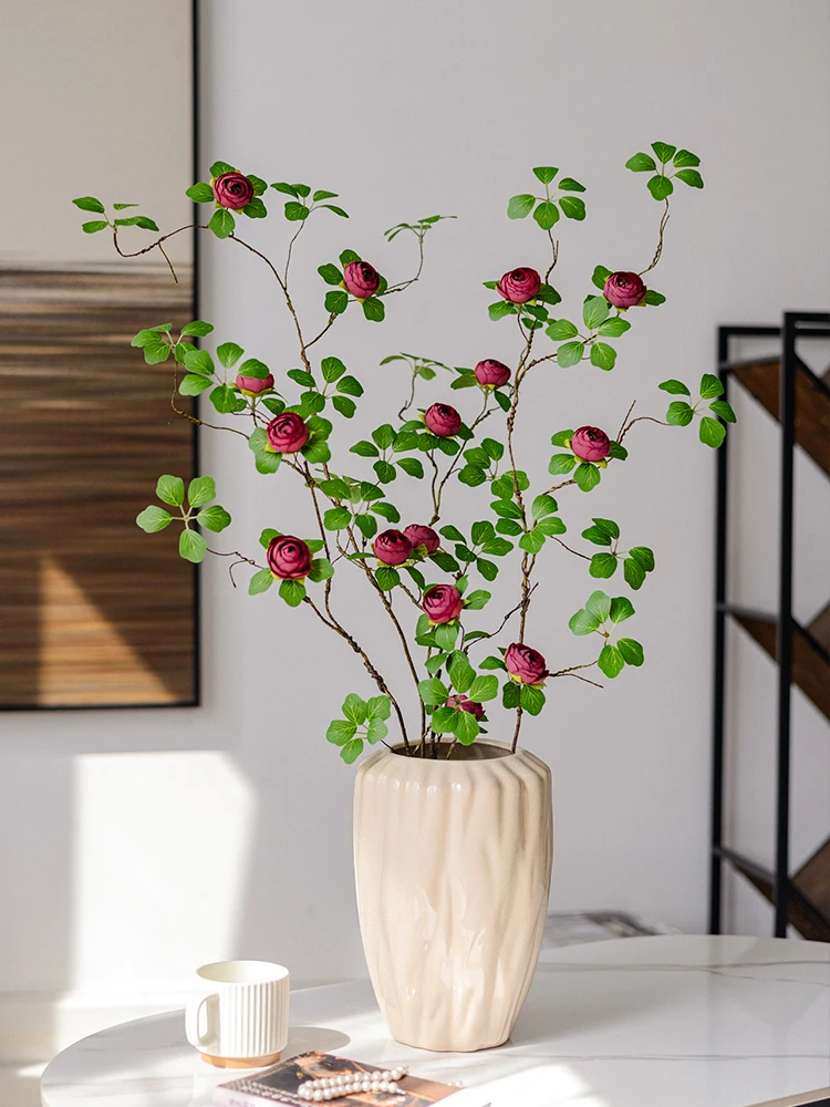 リアルな高枝サンチャ花のつぼみの花束：大型フェイク観葉植物としての実用性とシーン適用