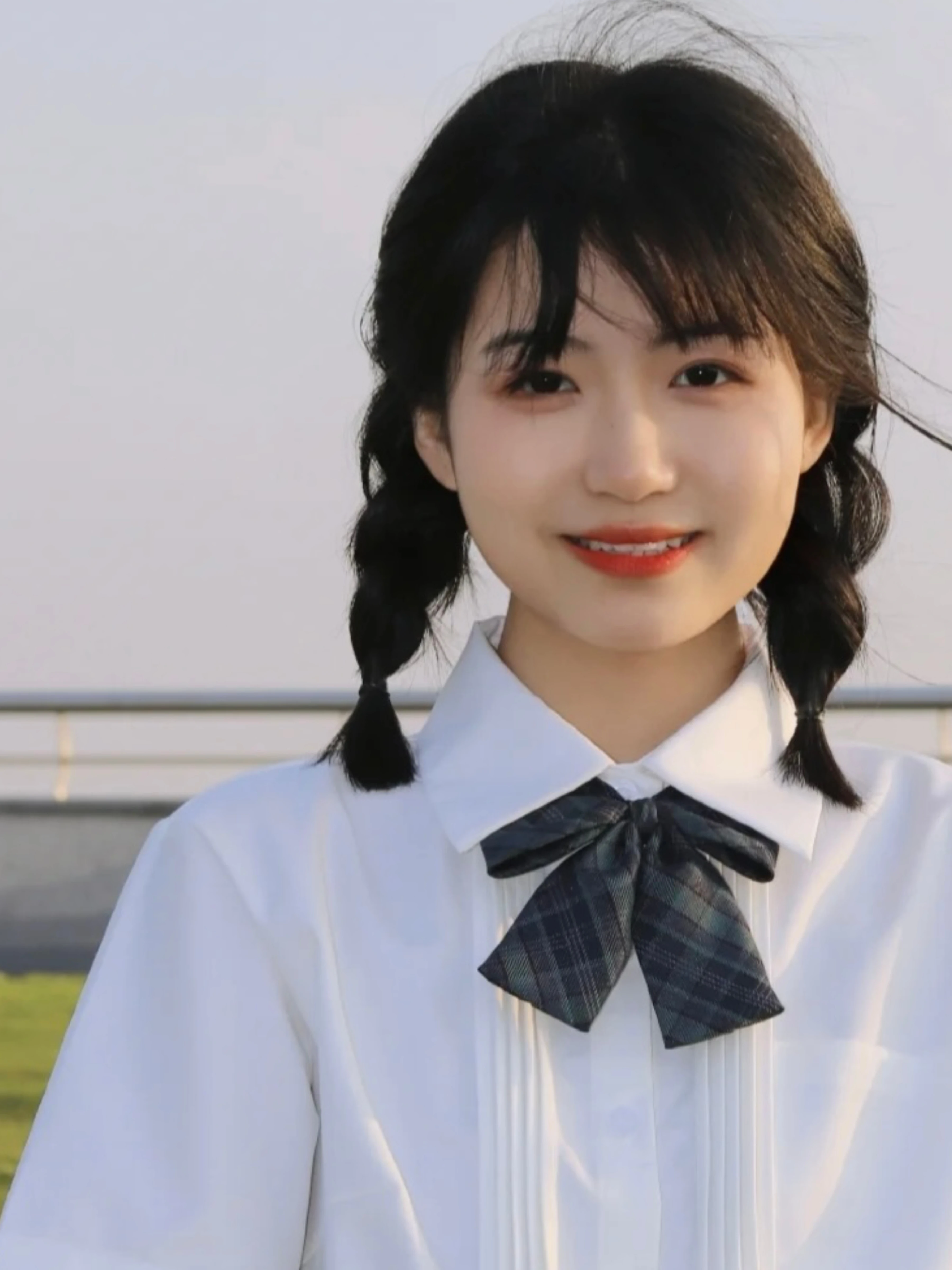 春コーデの基本を徹底解説！色・柄・レイヤードの完璧な組み合わせ