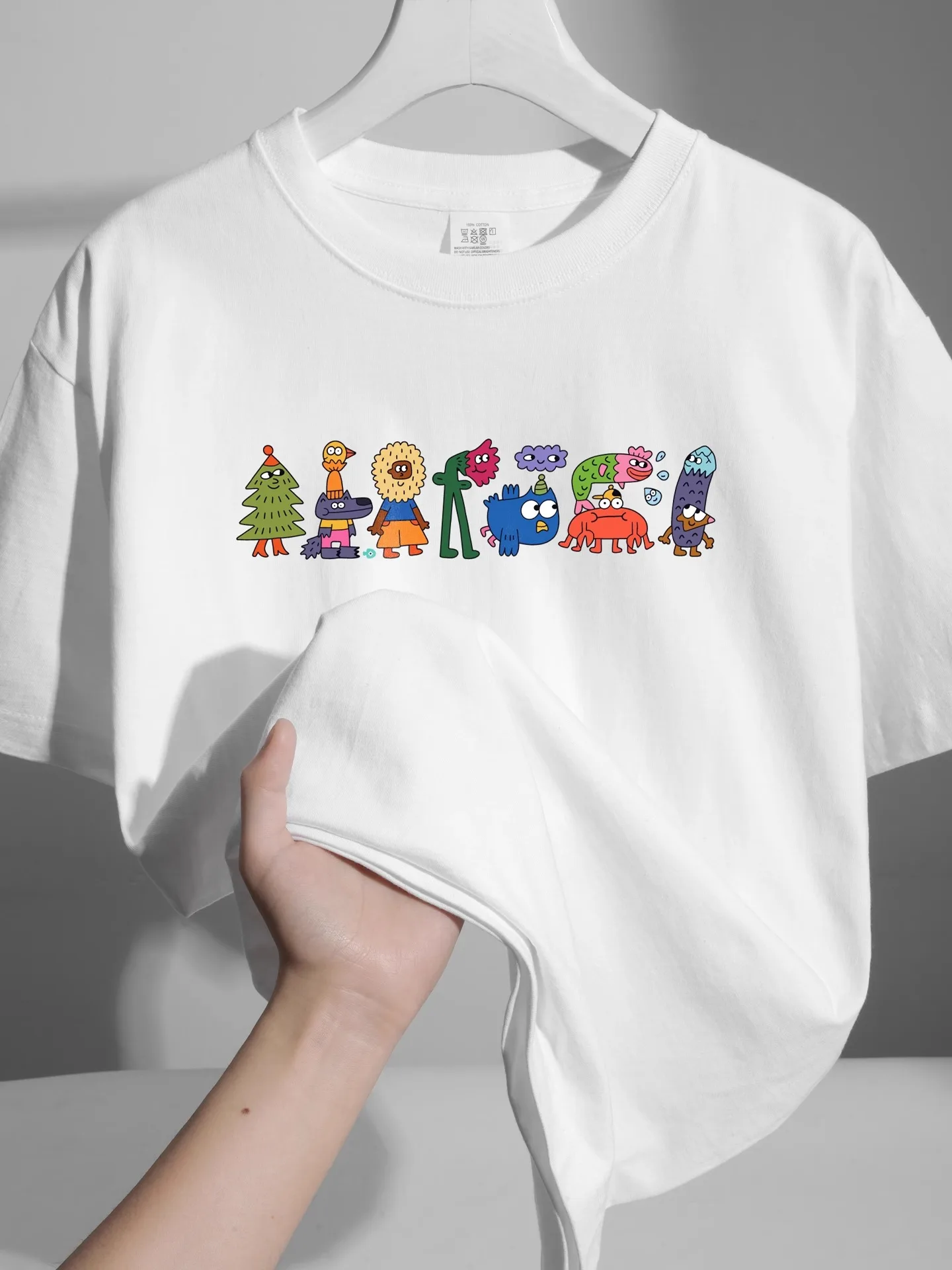 tシャツ 2枚重ねで失敗しない方法は？ユニークなプリントが夏のスタイルを変える