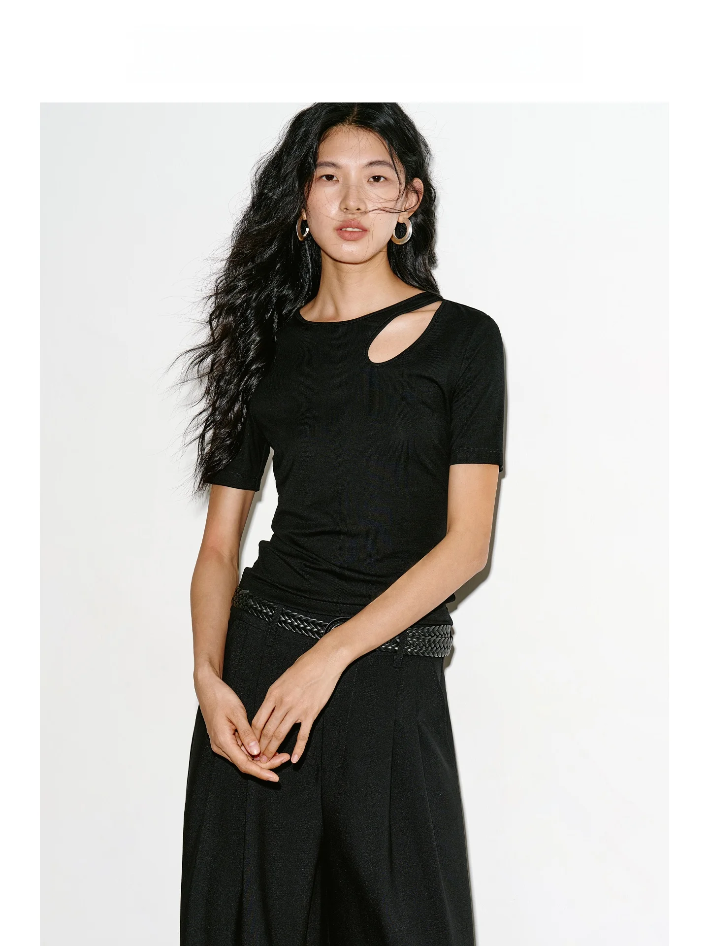 luster plaiting tee はどんなもの？夏の涼感と透かし編みがもたらす、日常の小さな幸せとは？