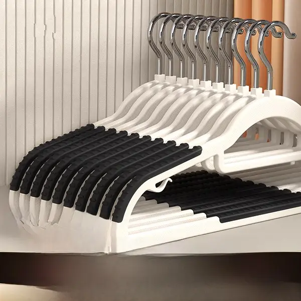 滑り止め付きハンガー【肩崩れ防止・衣類保護・クローゼット用】