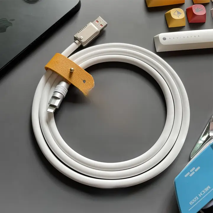 タマイズ可能なUSB充電ケーブル【液体シリコン製・iPhone対応・急速充電・DIYデザイン】