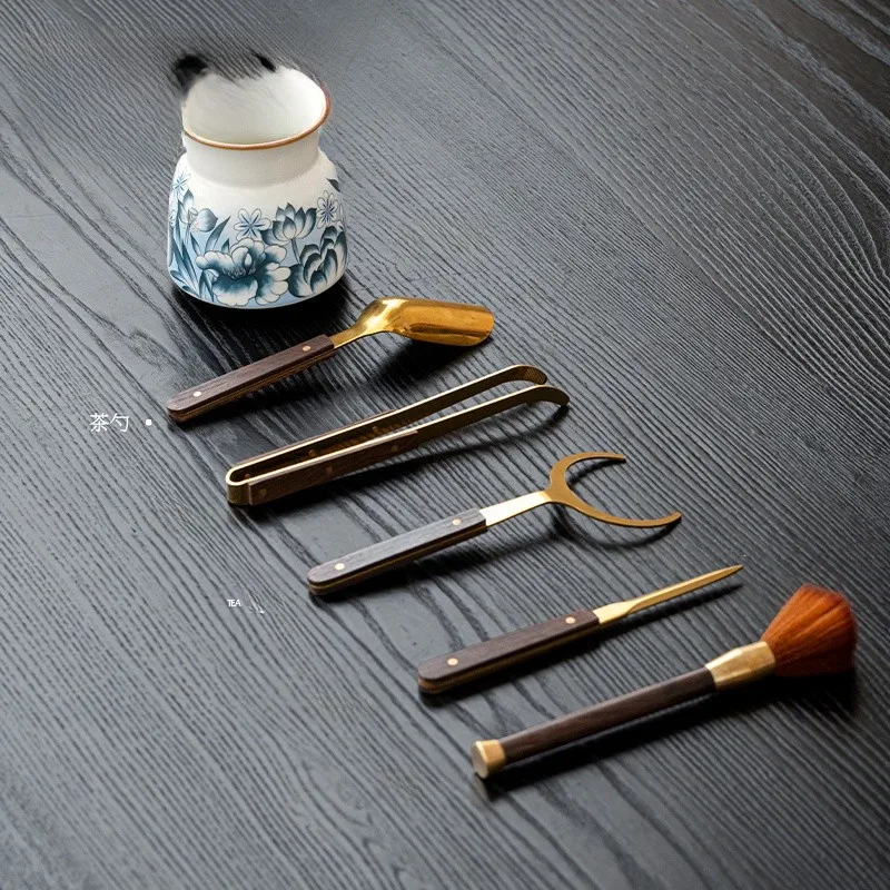 六白謹製と江戸時代の道具は、本当に同じ価値があるの？茶道の魂を家で再現するためのベストな選択とは？