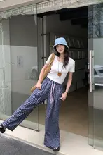 Uネックデザインの短袖Tシャツ【スタイリッシュ・小柄向け・シンプルコーデに最適】