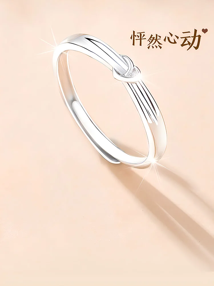 右手薬指に合う指輪とは？女性用純銀リングのデザインと実用性を解説