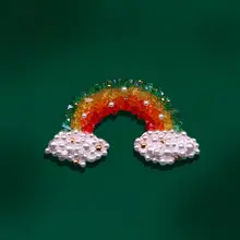 カートゥーンスタイルの雲と虹のブローチ【ユニークデザイン・女性用・スーツ用】