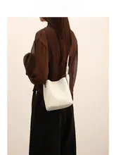 バケットバッグ レディース 本革 斜め掛け 通勤 オフィスカジュアル 着回し 上品