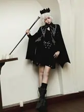 ゴシックロリータ風 バットケープコートとショートパンツ【秋冬用・個性的デザイン】（セットアップ対応）