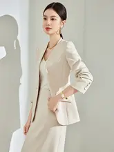 洗練されたデザインのスーツ【女性向け・職場用・フィット感あり】（セットアップ対応）