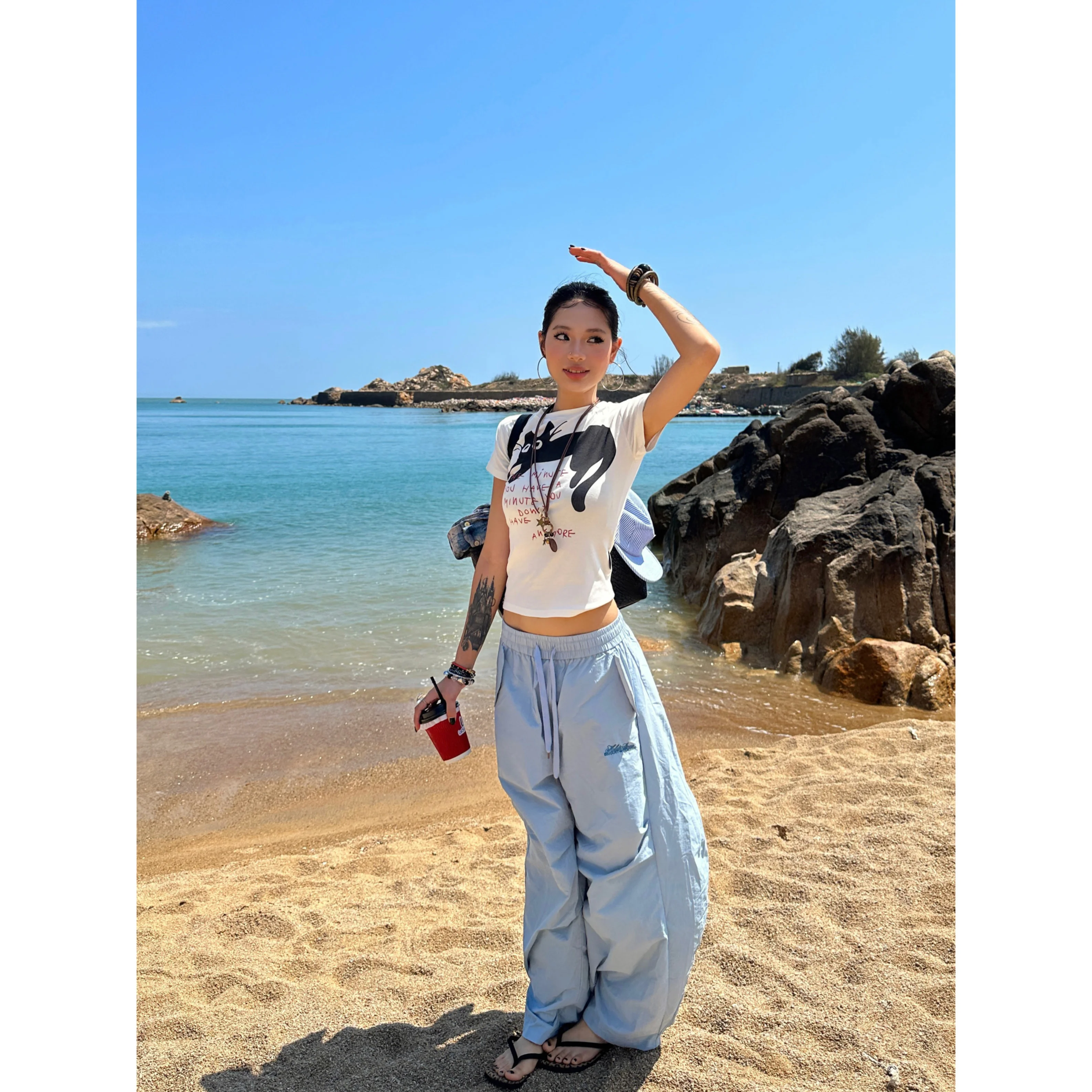 cropped t shirt はどんなときに着るべき？その選び方と組み合わせのコツを徹底解説