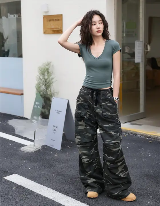 迷彩デザインのストレートパンツ【レトロアメリカン・ゆったりフィット・ウエストひも付き】