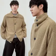 クルーネックデザインのメンズニット