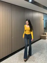 ブルーのハイウエストフレアデニムパンツ【女性用・脚長効果・春夏向け】（セットアップ対応）