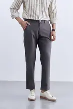 ビジネスに最適な黒のストレートパンツ【抗しわ・極上の柔らかさ】
