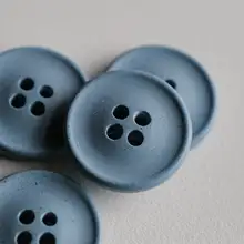 鳥卵風デザインの再生ポリエステル製ボタン【滑らかなマット仕上げ・二センチ】