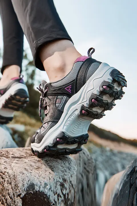 軽量で通気性がある！防滑耐摩耗の厚底登山靴【女性用・トレッキング・ハイキング向け】