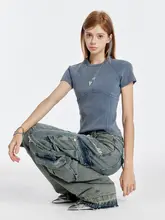 ラウンドネックのショートスリーブTシャツ【刺繍・クールなデザイン・女性用・雰囲気のある青】