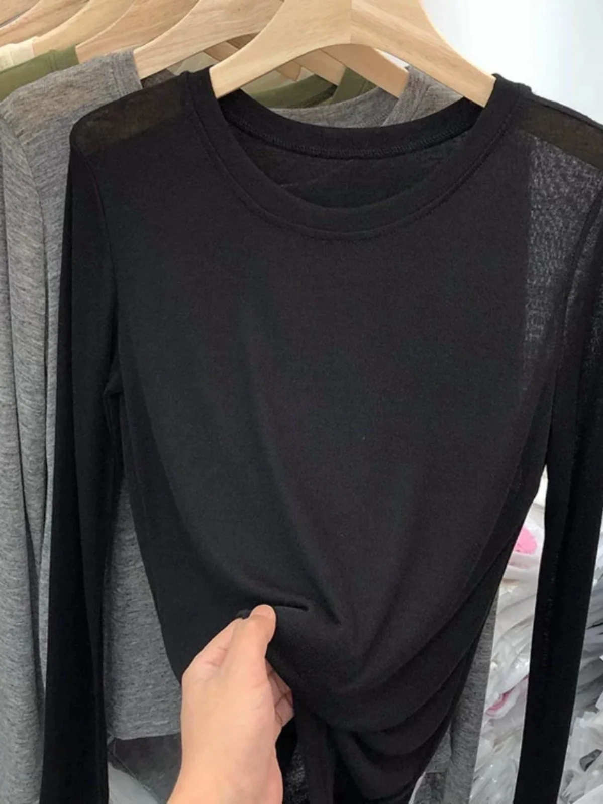 黒い服が復活する理由は？その本質と、私たちの日常にどう取り入れるか
