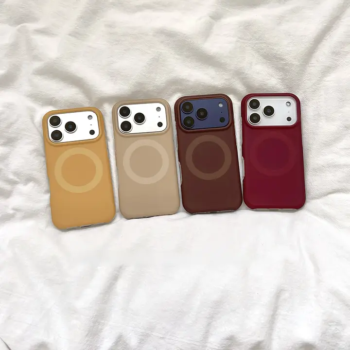 シンプルで洗練されたデザインのマグネット式スマホケース【iPhone用・柔らかい質感・秋冬トレンド】