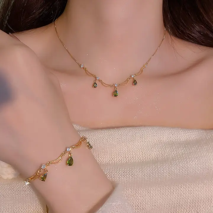 真鍮製電気メッキジルコン石の花柄ドロップネックレスとブレスレット【精緻で優雅なジュエリー・女性用】（セットアップ対応）