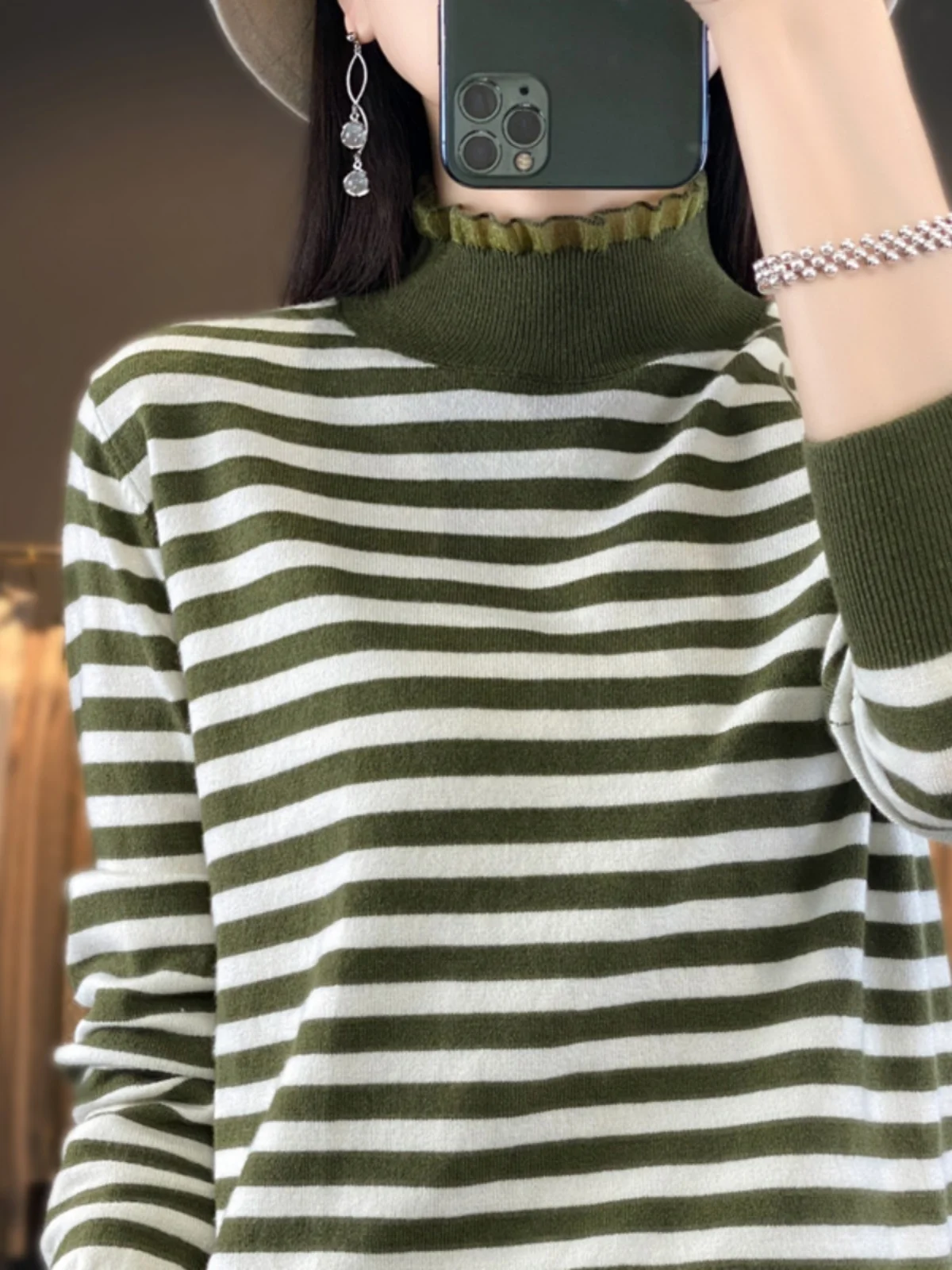 大人可愛い服 40代コーデの完全ガイド｜フリルストライプトップスで心のリズムを整える