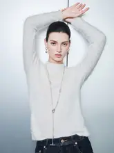 極上の柔らかさの白鹅绒＆桑蚕丝無縫一体軽量暖か中高ネックニット