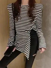 黒白ストライプの長袖Tシャツ【コットン・ヒップ隠し・不規則なスリット・パッド入り】