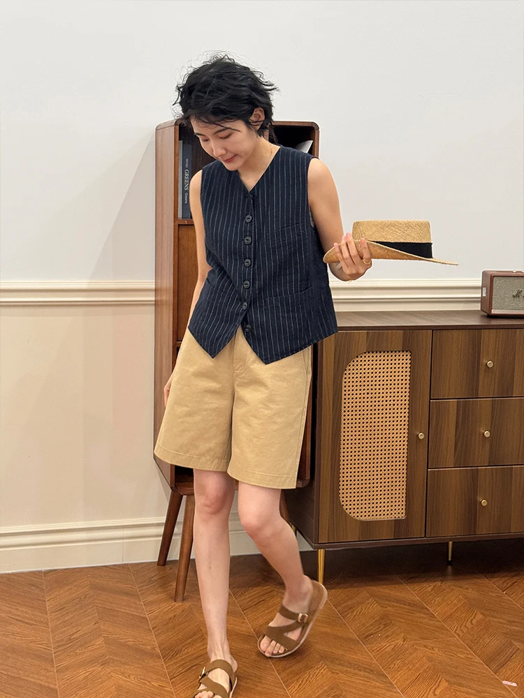 カー  キ色の五分丈パンツは通勤コーデでどんな着心地か？