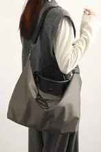 大容量のトラベルバッグ【牛津布・女性用・ハンドル付き・出張用】